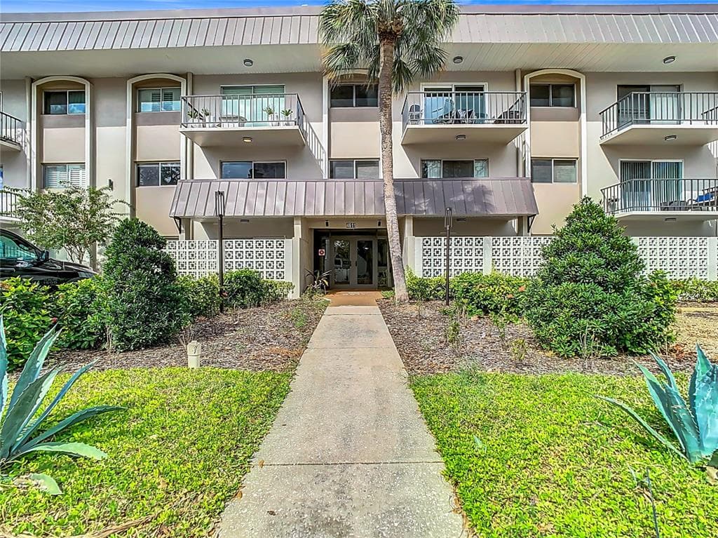 4611 W FIG STREET UNIT 303 TAMPA, FL 33609
