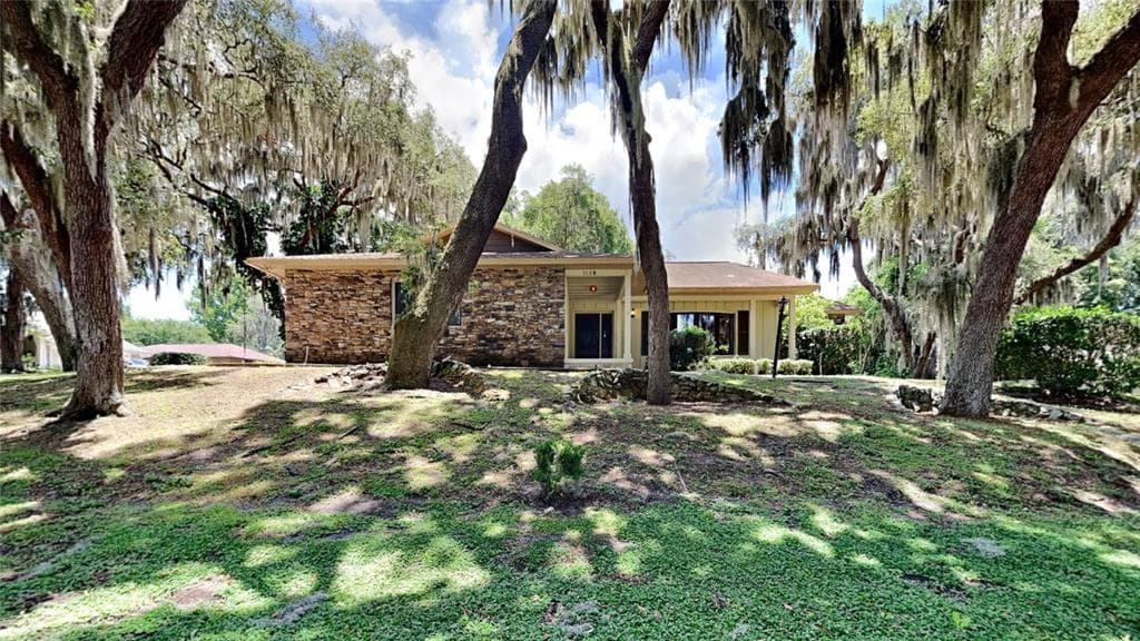 1229 PALMETTO CIRCLE EUSTIS, FL 32726