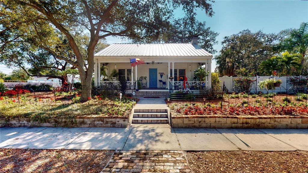 429 WOODLAWN AVENUE BELLEAIR, FL 33756