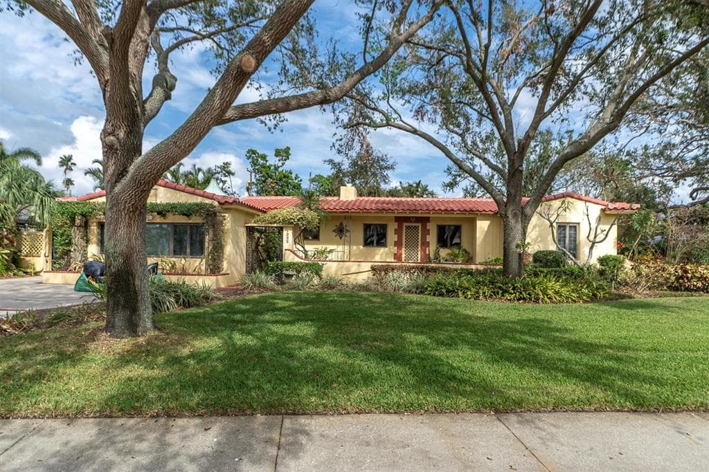 1222 BRIGHTWATERS BOULEVARD NE ST PETERSBURG, FL 33704