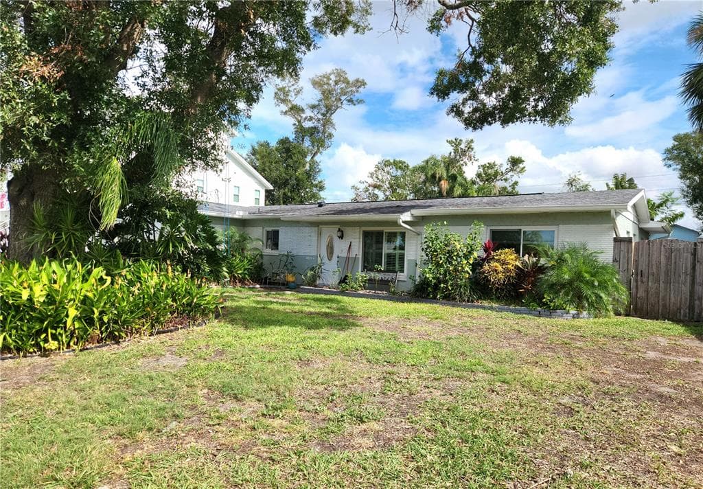 321 SHORE DRIVE E OLDSMAR, FL 34677