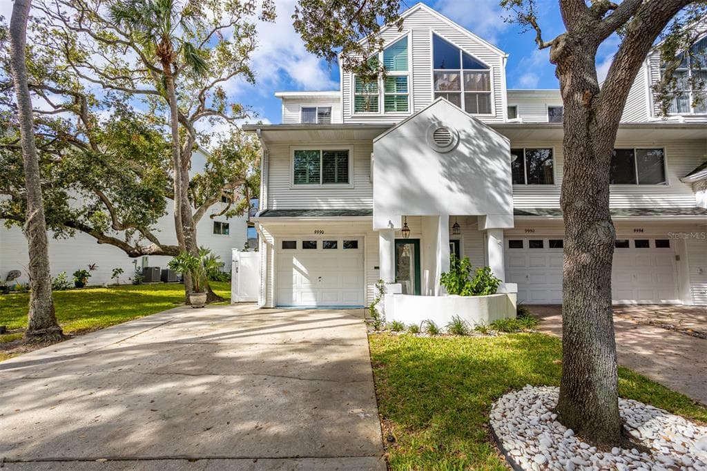 9990 INDIAN KEY TRAIL UNIT 4 SEMINOLE, FL 33776