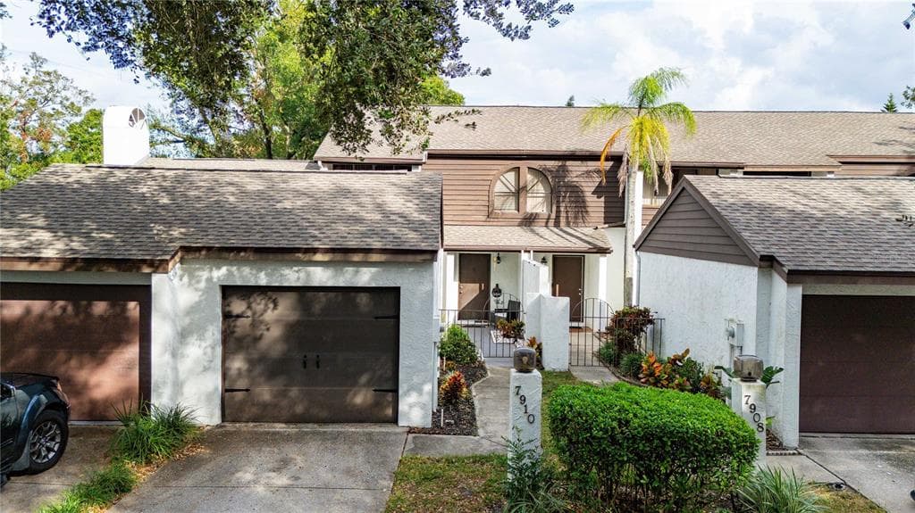 7910 LUXBURY PLACE TAMPA, FL 33614
