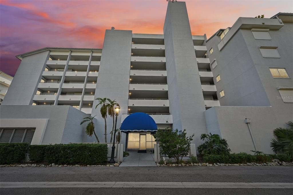 1050 RIVERSIDE DRIVE UNIT A201 PALMETTO, FL 34221