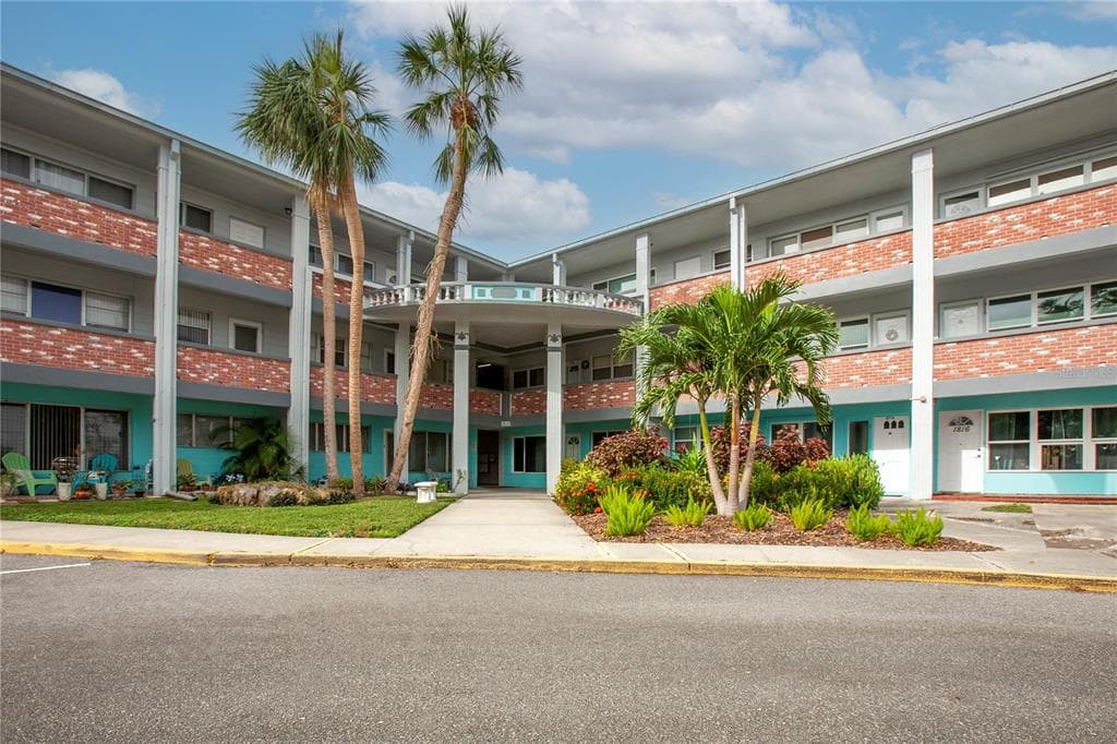 4300 58TH STREET N UNIT 2001 KENNETH CITY, FL 33709
