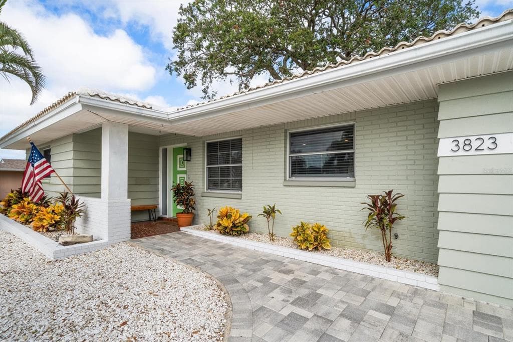 3823 HIGH BLUFF DRIVE LARGO, FL 33770