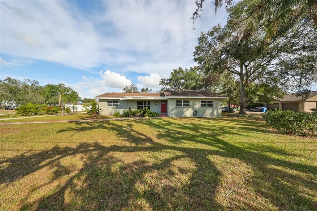404 E WINDHORST ROAD BRANDON, FL 33510