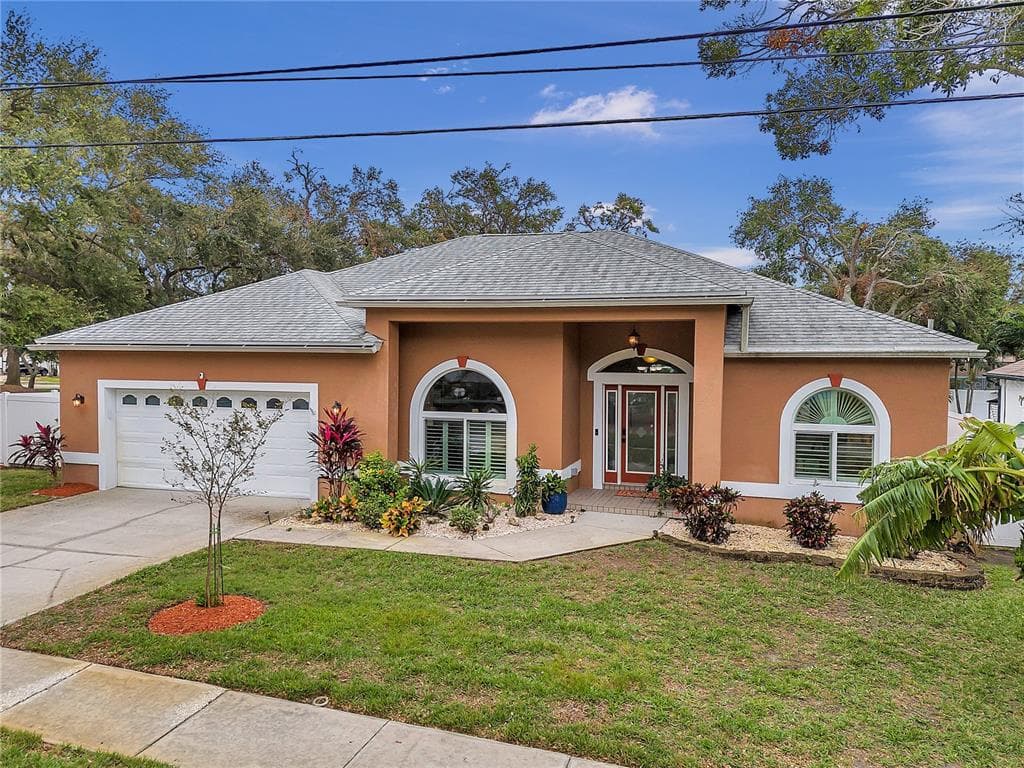 13704 OAK FOREST BOULEVARD S SEMINOLE, FL 33776