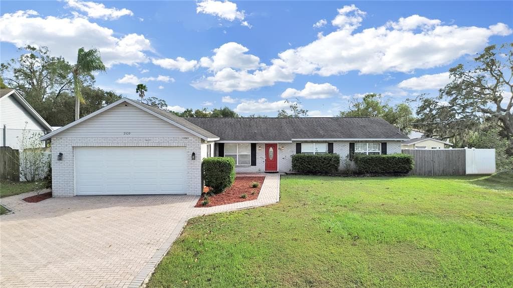 2109 CLIFTON DR VALRICO, FL 33594