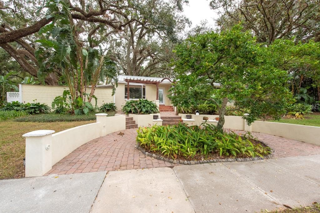 1311 E PARK CIRCLE TAMPA, FL 33604