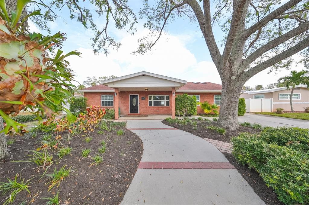 6657 BOUGAINVILLA AVENUE S ST PETERSBURG, FL 33707