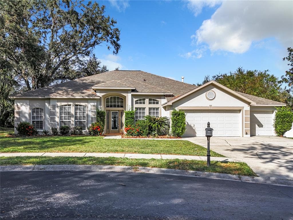 514 CROWNED EAGLE COURT VALRICO, FL 33594