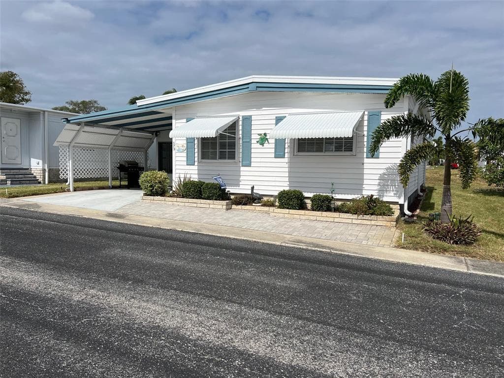 573 QUEEN PALM STREET LARGO, FL 33778