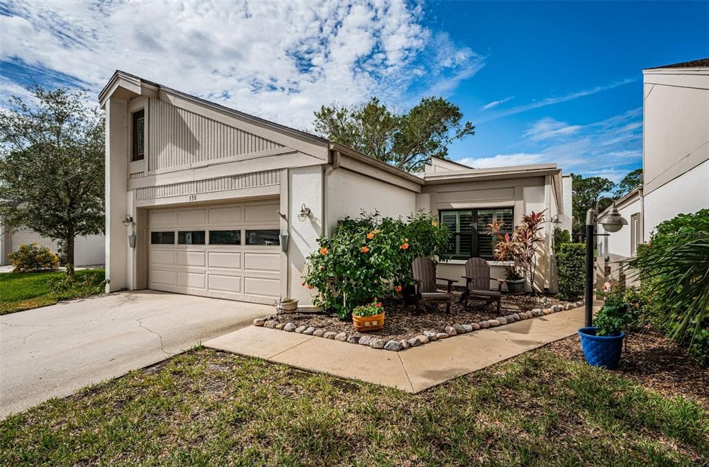 130 LISA LANE OLDSMAR, FL 34677