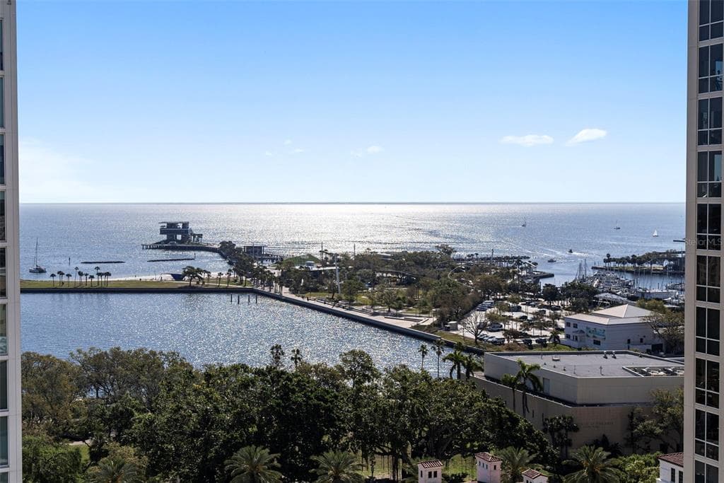 126 4TH AVENUE NE UNIT 1302 ST PETERSBURG, FL 33701