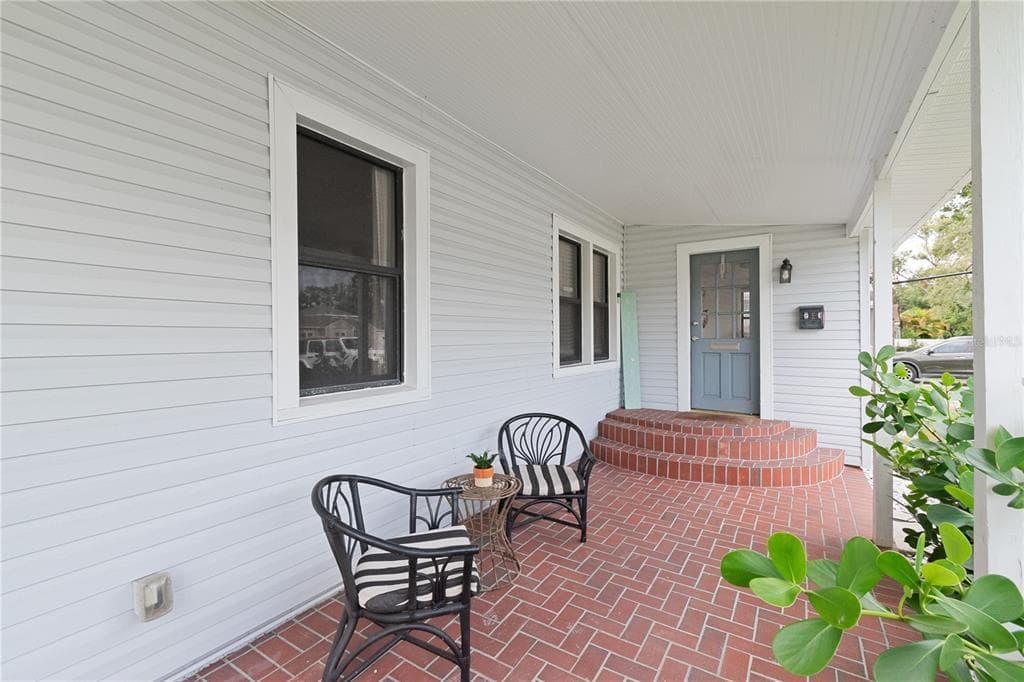 916 W CANDLEWOOD AVENUE TAMPA, FL 33603