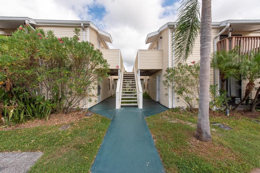 125 CAMPHOR CIRCLE UNIT G OLDSMAR, FL 34677