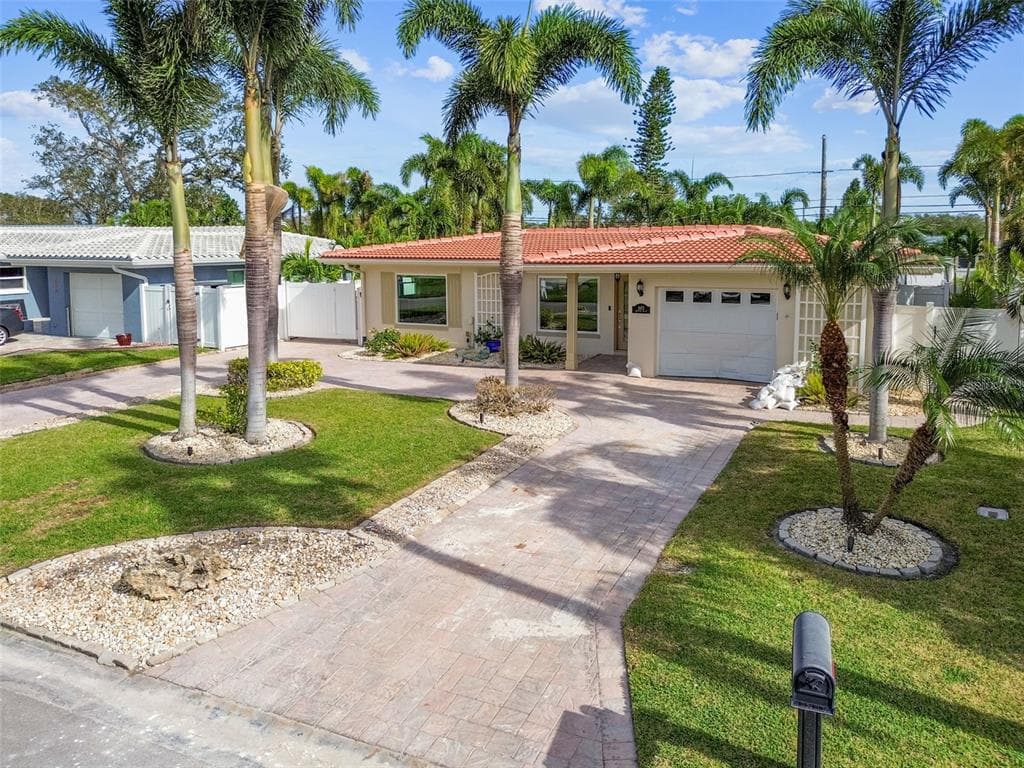 2475 BAYWOOD DRIVE W DUNEDIN, FL 34698