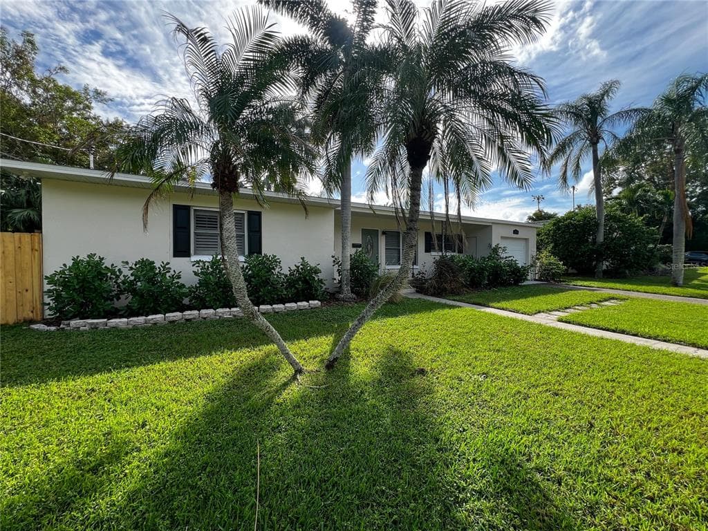315 BARBARA CIRCLE BELLEAIR, FL 33756