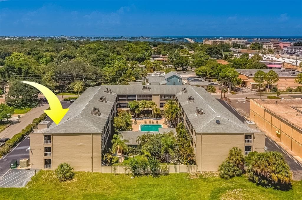 215 VALENCIA BOULEVARD UNIT 301 BELLEAIR BLUFFS, FL 33770