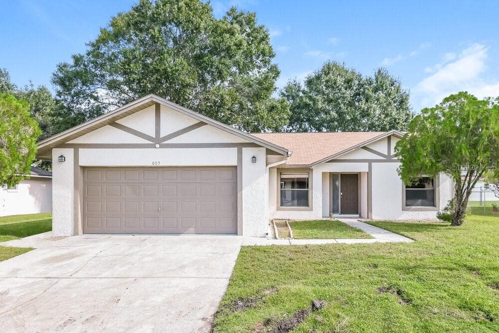 605 FRESNO COURT KISSIMMEE, FL 34758