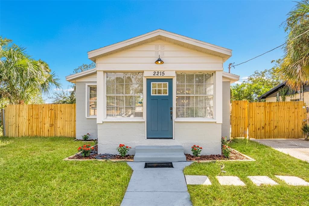 2215 E IDA STREET TAMPA, FL 33610