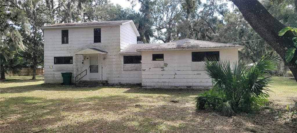 242 OAK HILL ROAD LADY LAKE, FL 32159