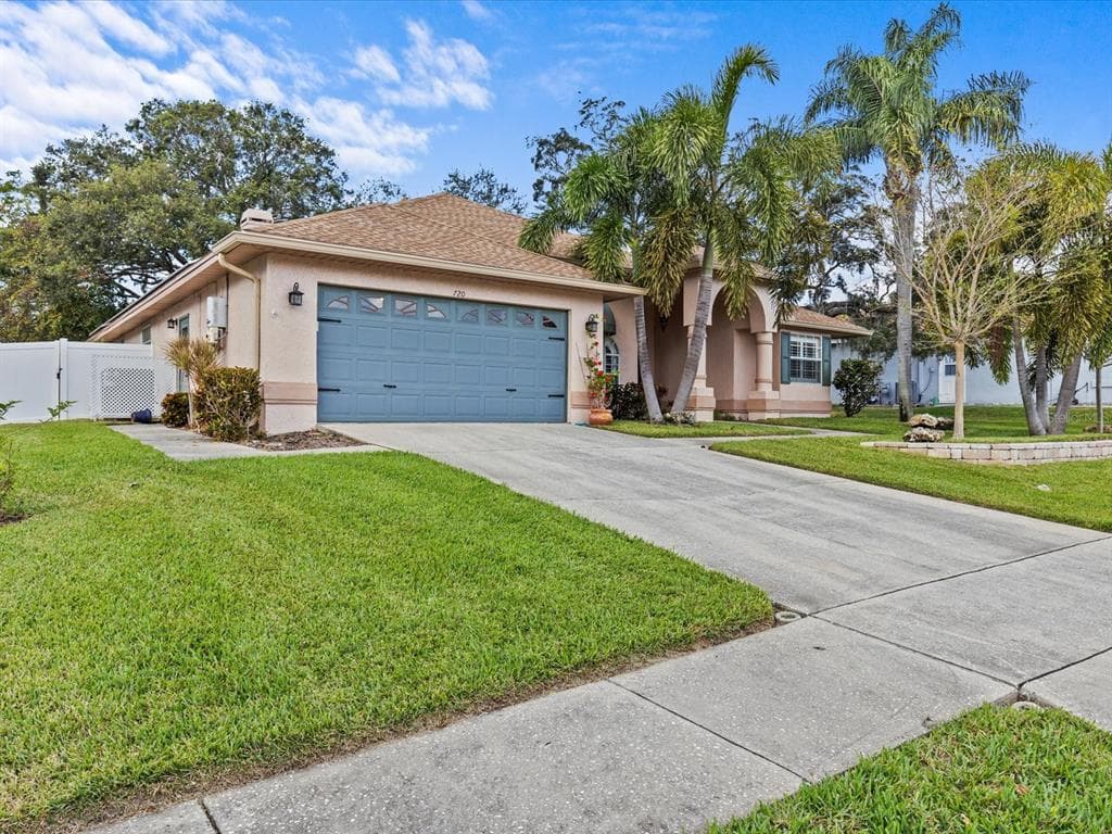 720 WOODMONT DRIVE TARPON SPRINGS, FL 34689