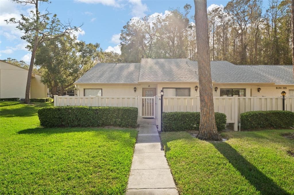 1300 SHADY PINE WAY UNIT 205A TARPON SPRINGS, FL 34688