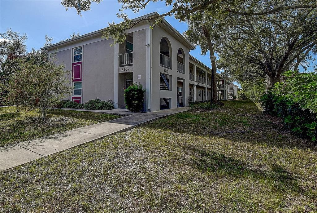 8302 BARDMOOR BOULEVARD UNIT 202 SEMINOLE, FL 33777