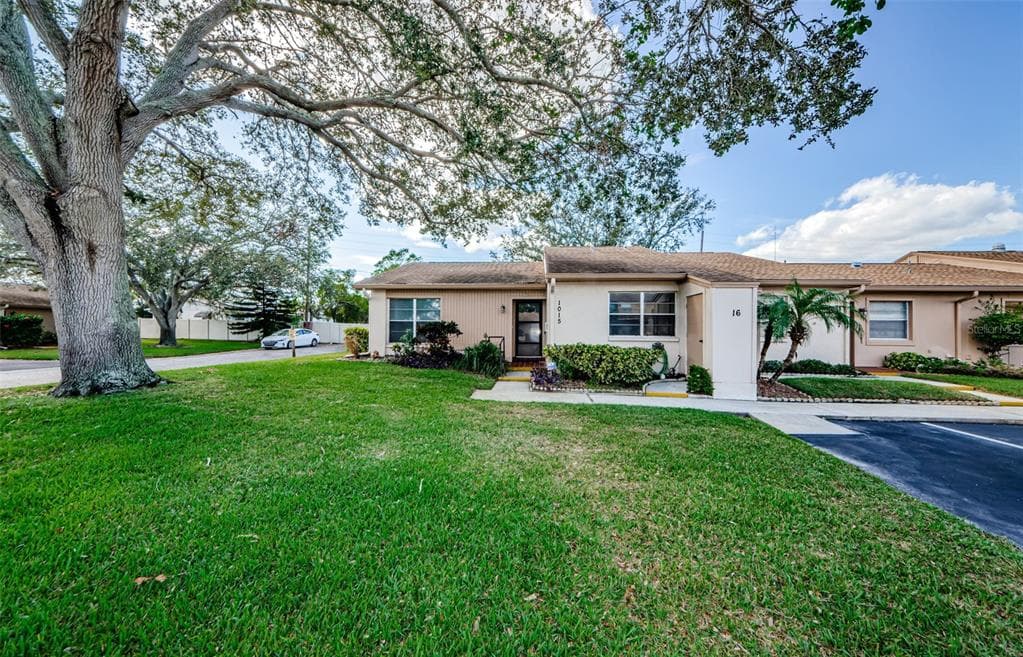1015 BOWSPRIT LANE UNIT 7 HOLIDAY, FL 34691