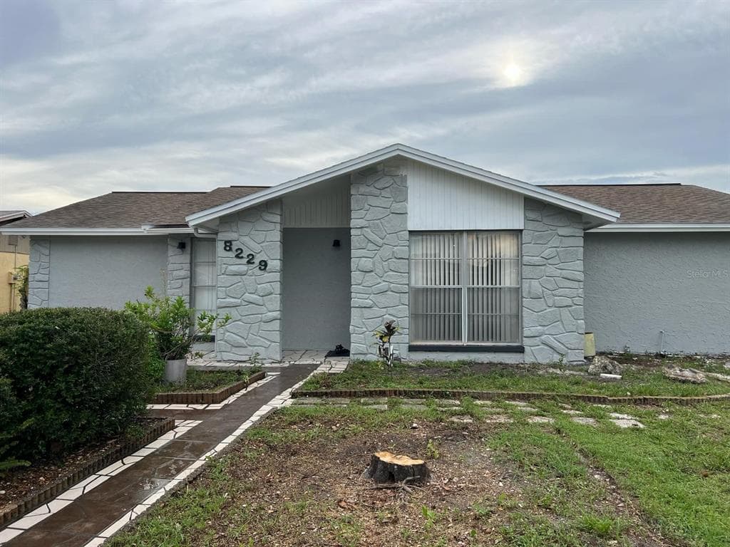 8229 PINEHURST CIRCLE