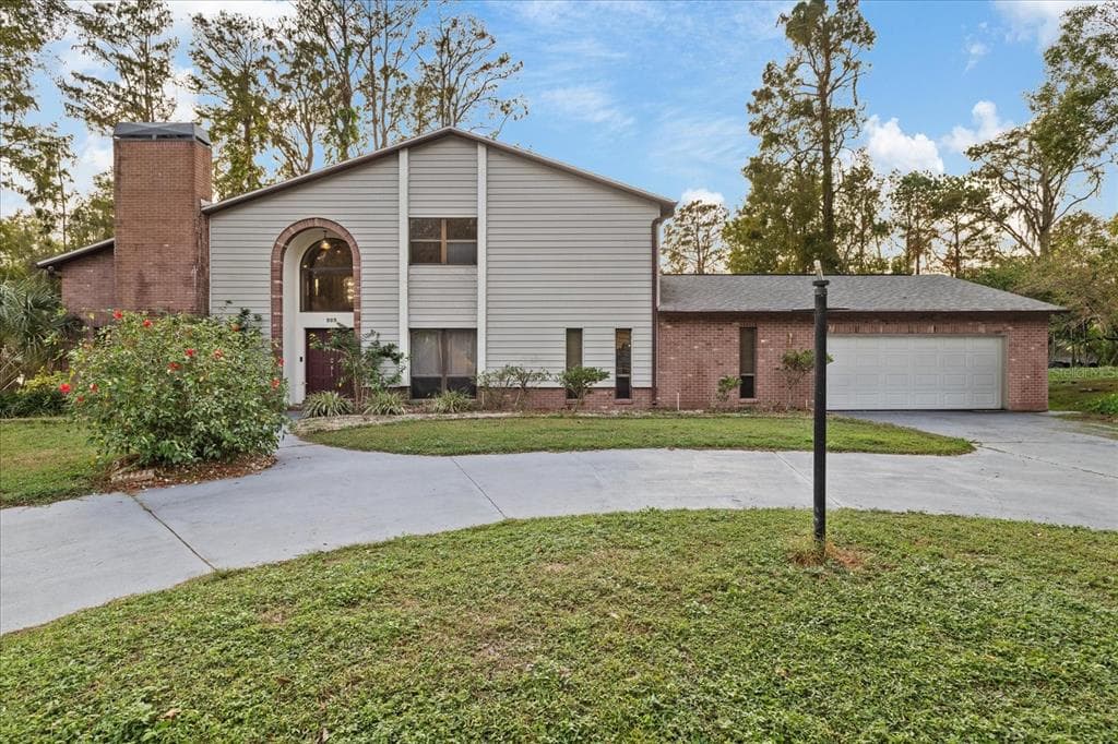 223 S RIVERHILLS DRIVE TEMPLE TERRACE, FL 33617