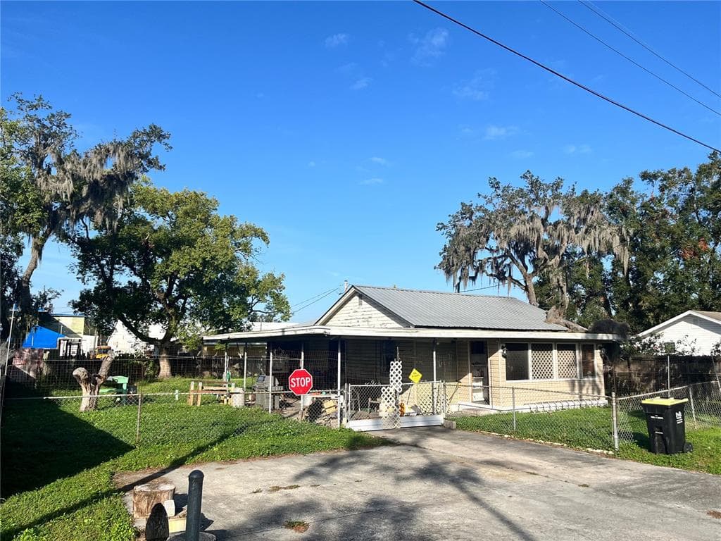 810 SAVANNAH AVENUE LAKELAND, FL 33815