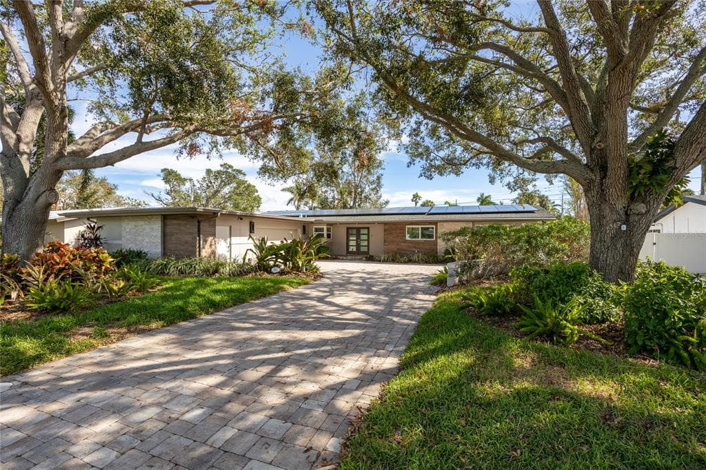 861 RAFAEL BOULEVARD NE ST PETERSBURG, FL 33704