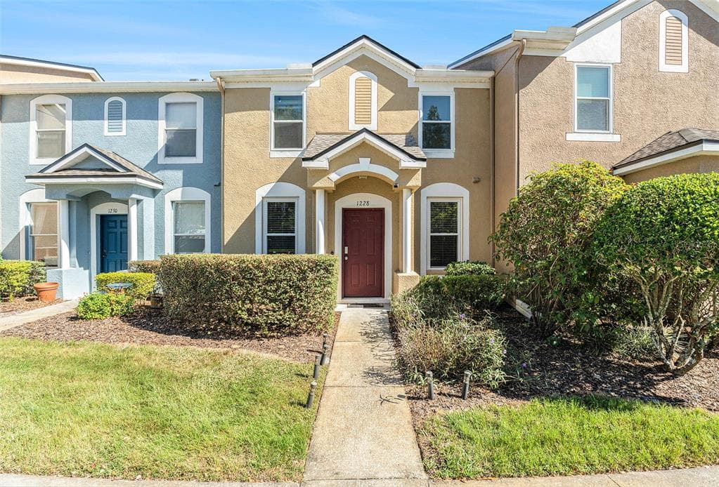 1228 BARONSCOURT DRIVE WESLEY CHAPEL, FL 33543