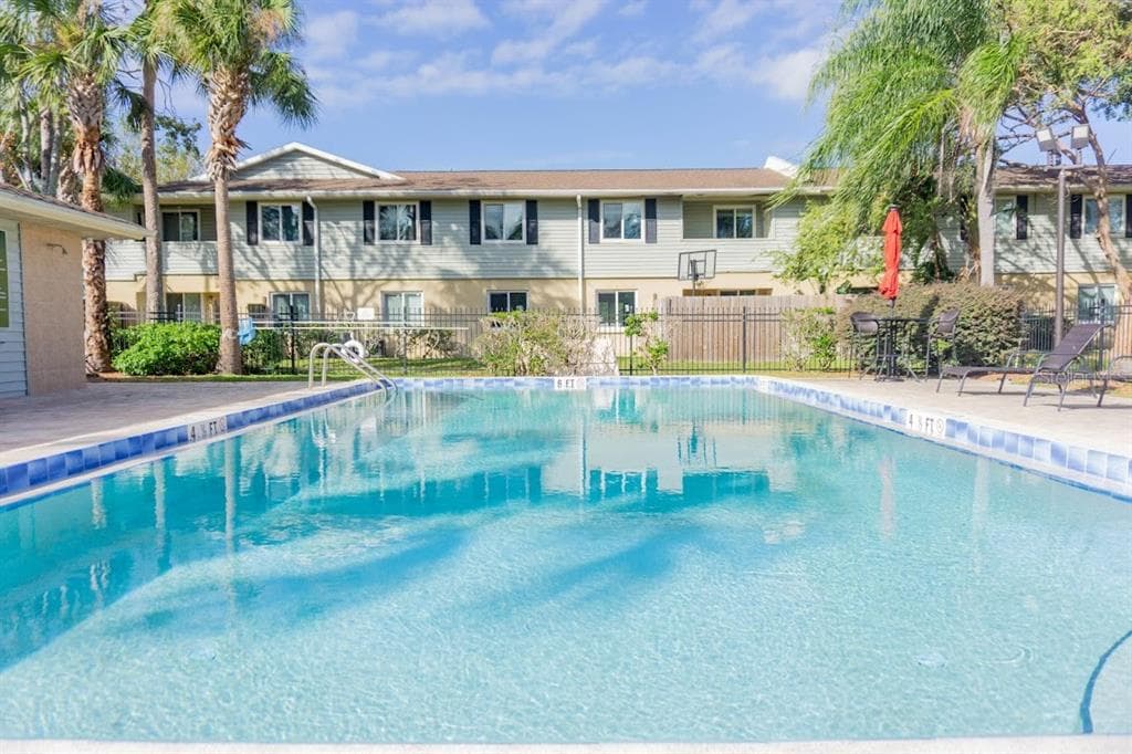 223 THORN TREE PLACE UNIT 223 BRANDON, FL 33510