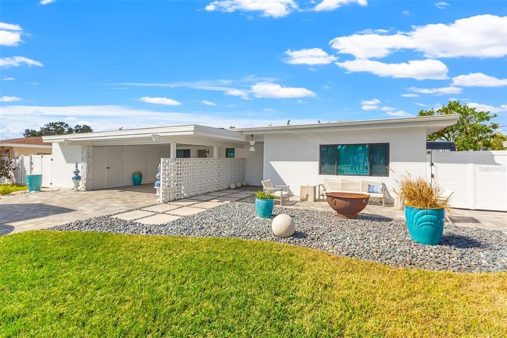 10112 PARADISE BOULEVARD TREASURE ISLAND, FL 33706