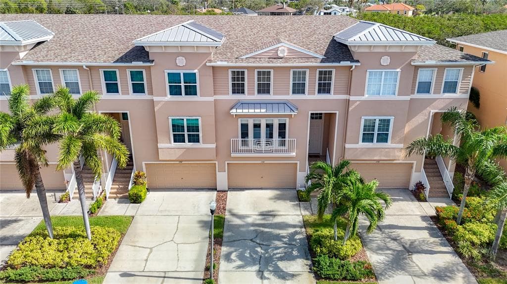 7287 ISLAMORADA CIRCLE SEMINOLE, FL 33777