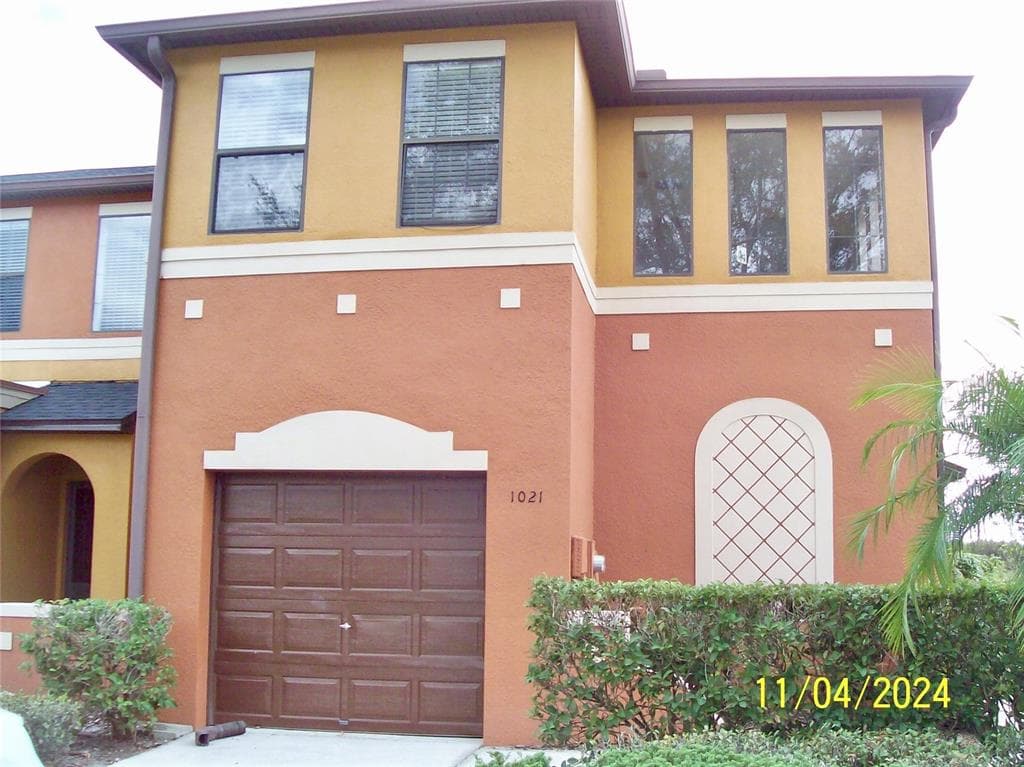 1021 TULLAMORE DRIVE WESLEY CHAPEL, FL 33543