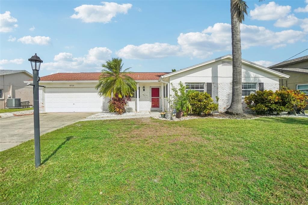 8719 HICKORYWOOD LANE TAMPA, FL 33615