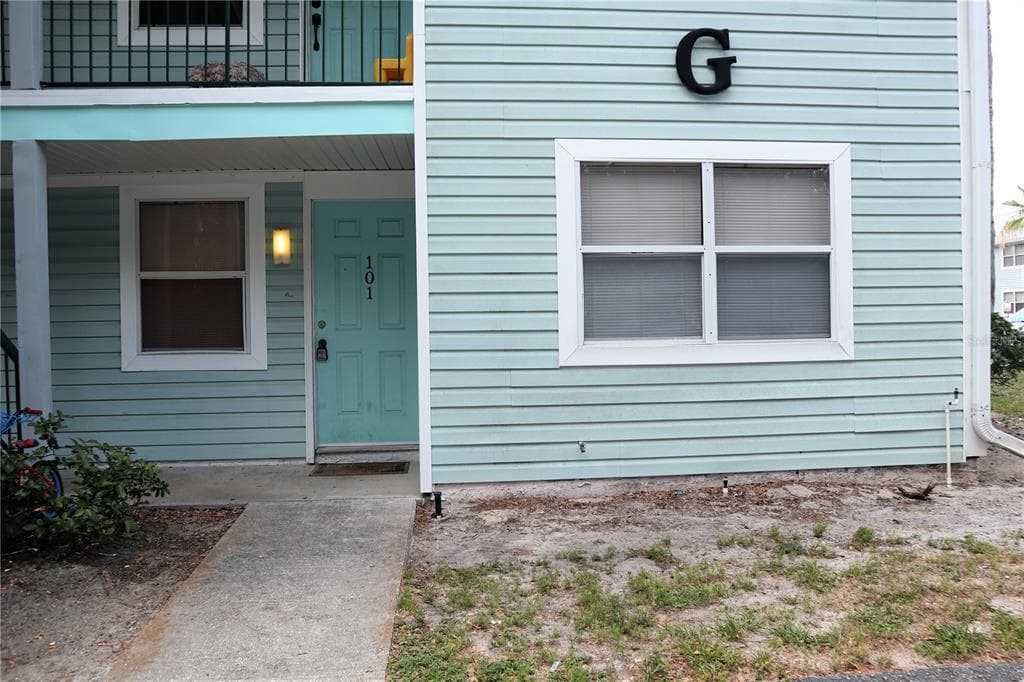 5024 TERRACE PALMS CIRCLE UNIT 101 TAMPA, FL 33617