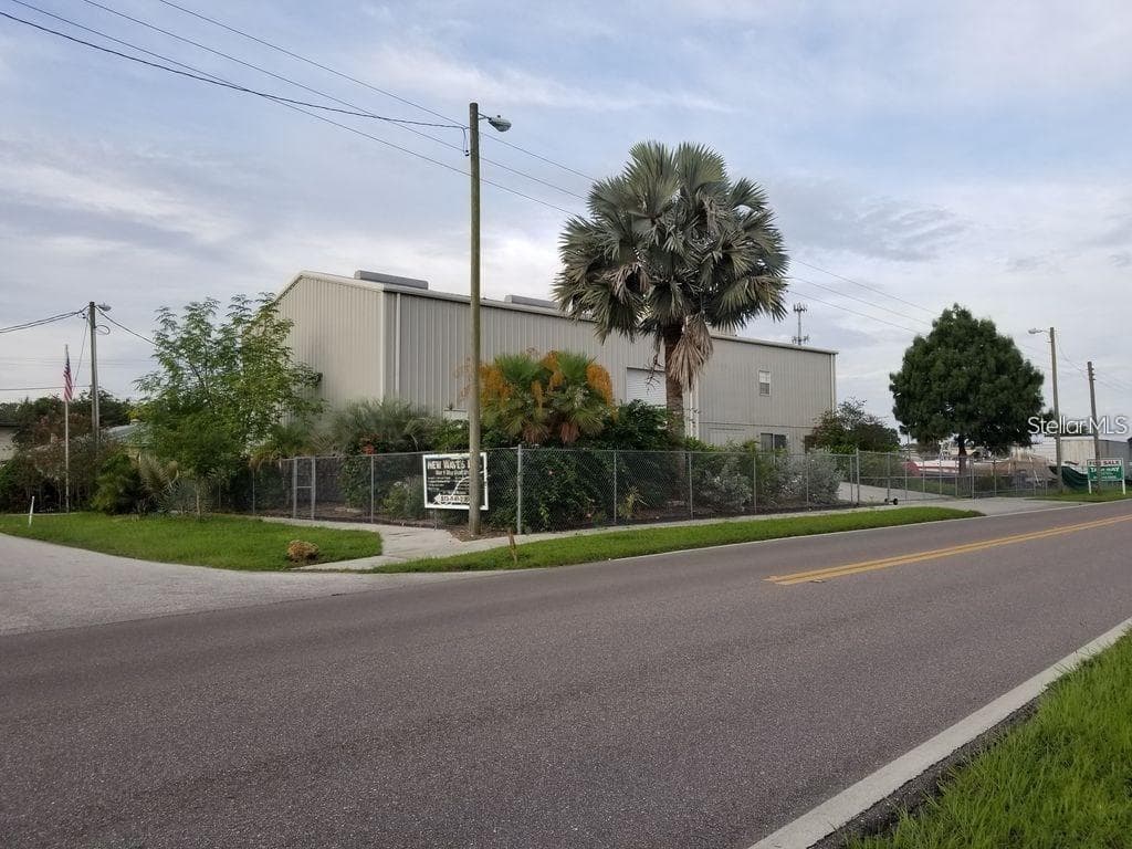 5114/5116 W COMMERCE STREET TAMPA, FL 33616