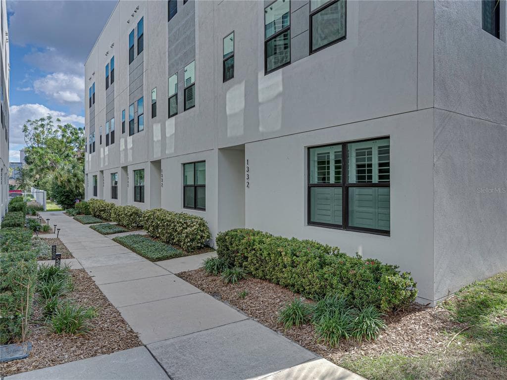 1332 W GRAY STREET UNIT 10 TAMPA, FL 33606