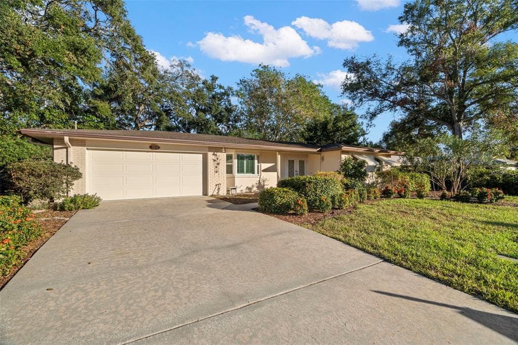 2315 WATROUS DRIVE DRIVE DUNEDIN, FL 34698
