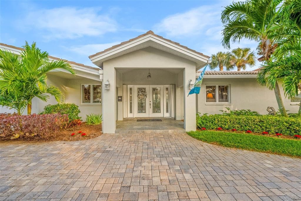 1920 HAWAII AVENUE NE ST PETERSBURG, FL 33703