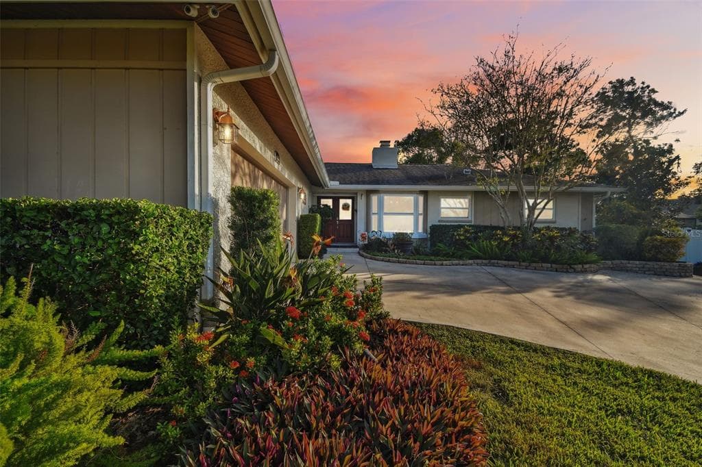 830 PARK COURT PALM HARBOR, FL 34683