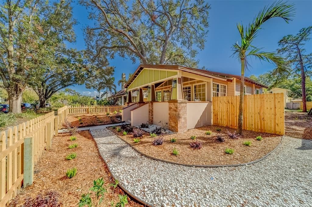 2960 DARTMOUTH AVENUE N ST PETERSBURG, FL 33713