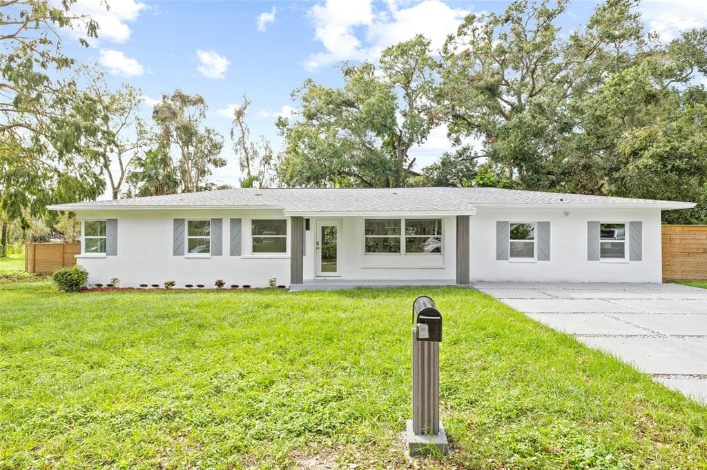 704 WOOD DRIVE CLEARWATER, FL 33755