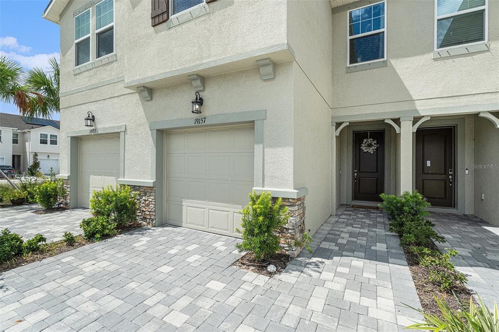 19157 ELSIMONT ISLE LUTZ, FL 33558